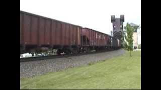 preview picture of video 'EMDX 741 BNSF 2476 2866 2764 5-28-05 Prescott, WI'