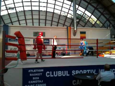 BOX FINALA CALARASI BOLOVAN ROBERT DANIEL +76KG CADETI 7.10.2011