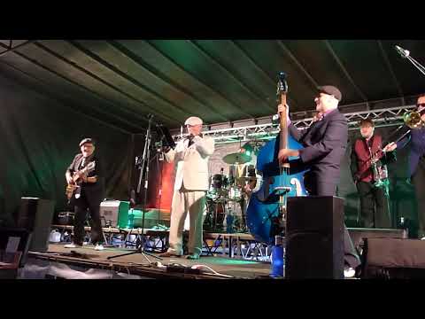 Trouper's Swing Band no Barco2