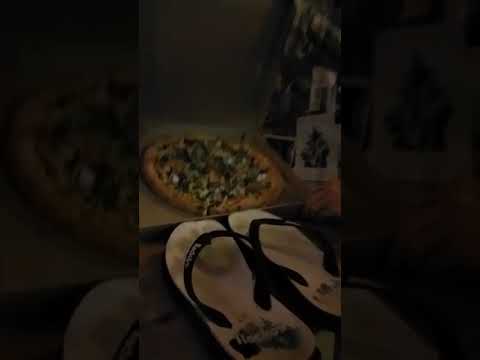 The MarathongMan smashinN a Awesome Bello's perfect pizza, thanks Legends yaaaw 🤙