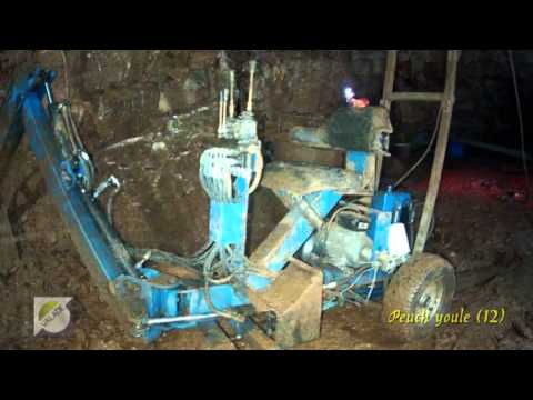 Spéléo Aveyron désobstruction - pelle araignée - l'igue de puech youle