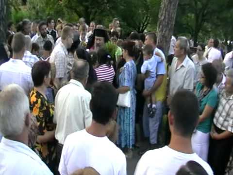 07 SOSIREA PREOTILOR LA MANASTIREA SANMARTINU DE CAMPIE 14 AUG 2010 SEARA