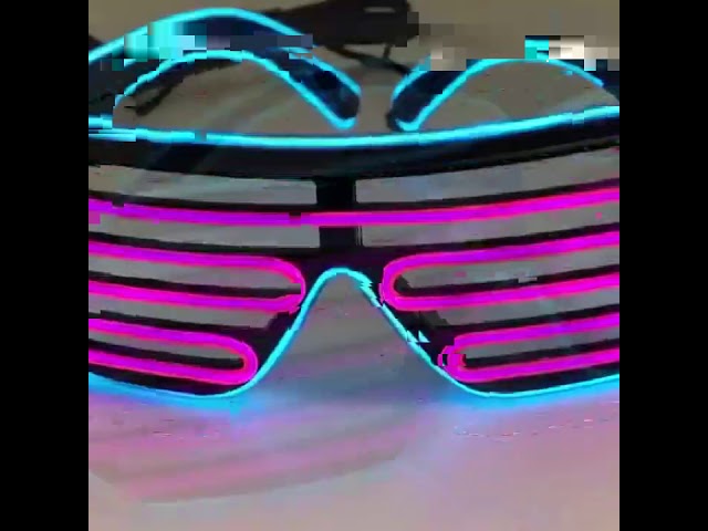 Vídeo relacionado con LED Gafas Con Cable Gafas LED Light Up: 2 Piezas Gafas LED Fiesta, Glow Shutter Neon Glasses El Wire Con 3 Modos, Gafas Luminosas LED Para Fiestas, Navidad, Cumpleaños, Halloween