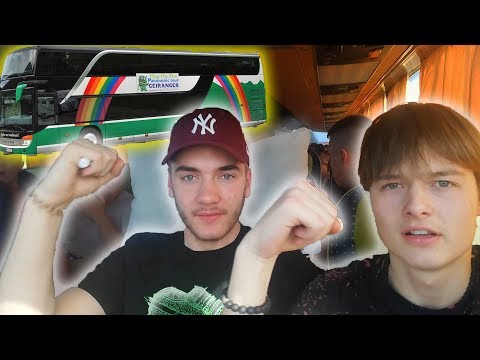 KIEK UZIDIRBOM DAINUODAMI PRAHOJ