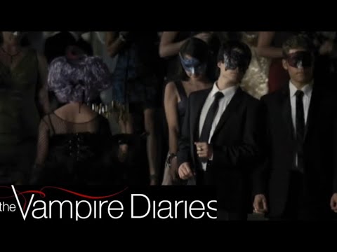 TVD 2x7 - Stefan, Damon , Jeremy & Bonnie arrive at the Masquerade Ball