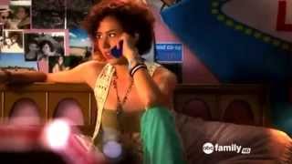 Emma walks in on Sutton and Ethan kissing. Emma calls Lexi. 1.10