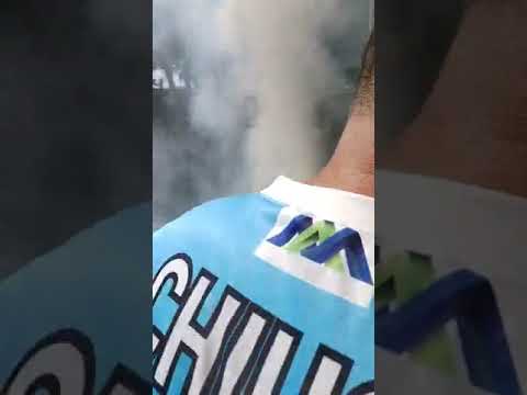 Hacía un asado para sus amigos, la carne se le prendió fuego y se volvió viral