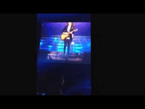 LUKE FRIEND TOOK ME ON STAGE IN THE HYDRO AND SANG 'WHAT MAKES YOU BEAUTIFUL' TO ME!