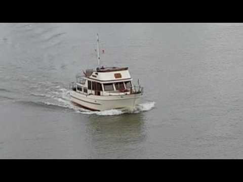 UNIVERSAL 36 TRAWLER 2 CABIN (107351-2)