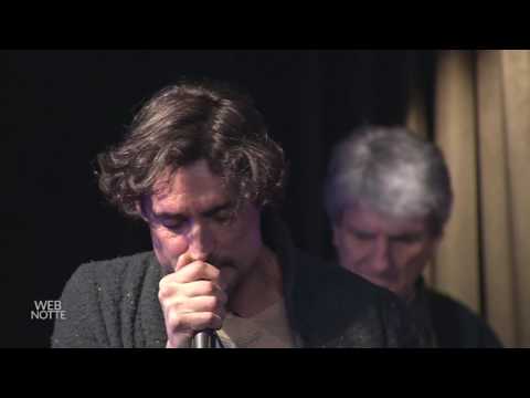 Webnotte, Marco Cocci è "Alive": l'attore canta i Pearl Jam