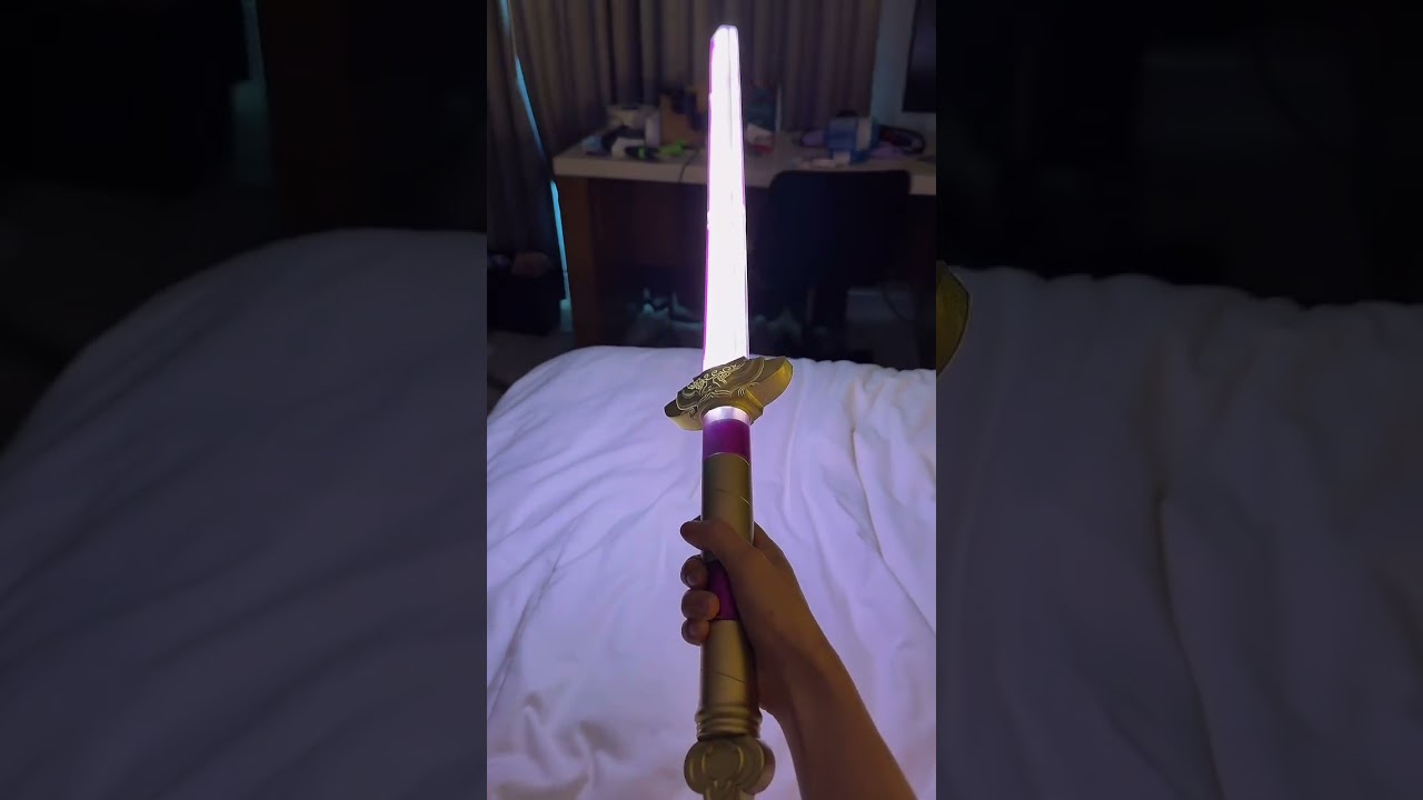 Rumi’s sword from Kpop Demon Hunters! 3D modeled and printed by me. STL and tutorial coming soon