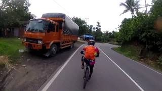 preview picture of video 'Nyaris Celaka - Downhill Aspal 17 Km'