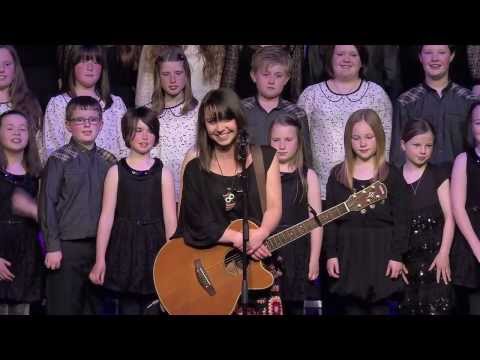 Meinir Gwilym a Cor Ieuenctid Mon - Enaid Hoff Gytun