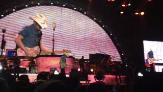 Brad Paisley- Outstanding In Our Field LIVE in Fort Wayne,
