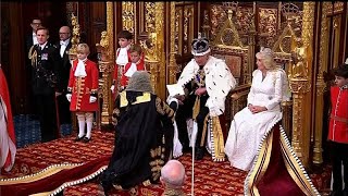 Video: Britisches Parlament belebt jahrhundertealtes Ritual vor Königsrede neu
