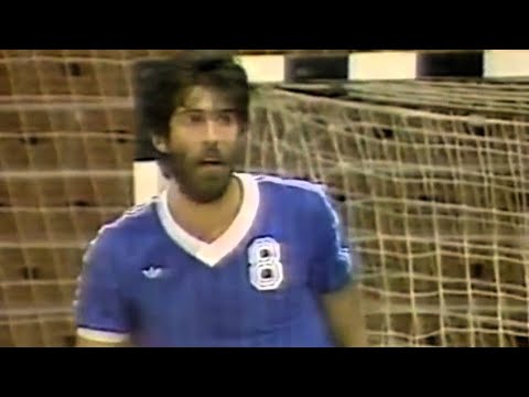 Vujovic, salta, lanza, pasa, defiende. CE 1983/84. Metaloplastika - DuklaPraga. Final-Vta. Sabac YUG
