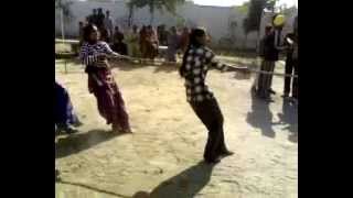 preview picture of video 'Guru Nanak college Killianwali tug of war Girls On Athletic Meet'