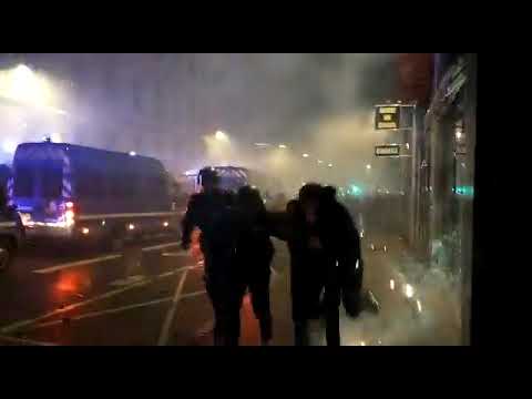 🇫🇷🇲🇦 Clashes between police and Moroccan rioters in Lyon. #france