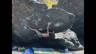 Video thumbnail of Bound by Tension, V9  Mickey's Beach