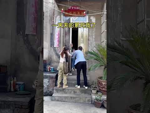 The funny movement by the twin daughter show the other activities #funny #twindaughter #kid #baby