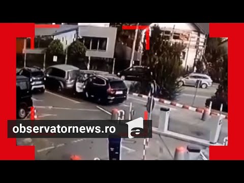 O şoferiţă a spulberat bariera unui mall din Târgu Jiu, în timp ce voia să ia tichetul de parcare
