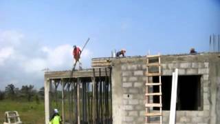 preview picture of video 'Leanne & Justin beach home construction La Ceiba Honduras'
