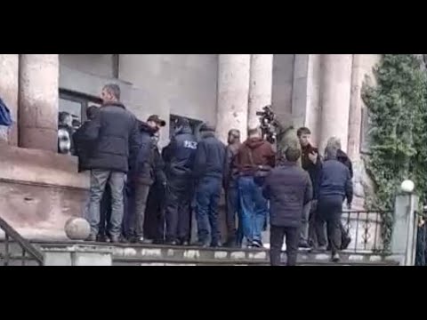 Բողոքի ակցիա՝ Արցախի ներկայացուցչության դիմաց