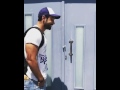 Ο Σάκης Τανιμανίδης επέστρεψε! Κατέρρευσε η μητέρα του όταν τον είδε!