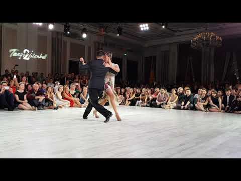 Sebastian Achaval & Roxana Suarez Ciragan Palace 2/4