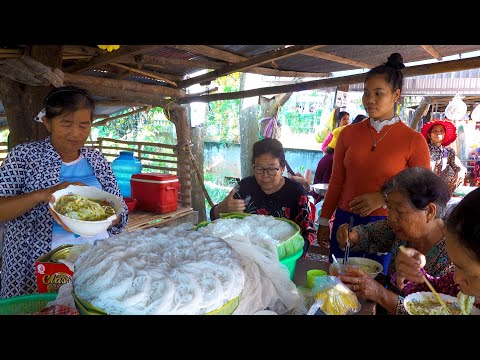 Nom Banhjok @ Vihear Sour Market - $0.50 for a bowl - Cambodian countryside street food