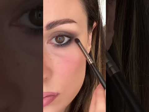 Soft smokey eyes 🖤✨ makeup tutorial #smokeyeye #smokeyeyemakeuptutorial #smokeyeyes