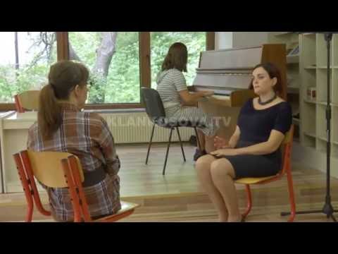 Sindromi Down se ndal Medina Surdullin të luajë në piano - 01.06.2016 - Klan Kosova