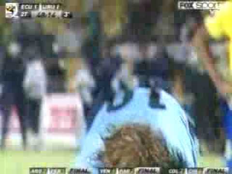 ECUADOR 1 URUGUAY 2 GOL DE FORLAN 10/10/09