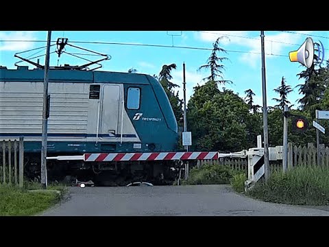 Passaggio a livello Acqui Terme (AL) Strada della Brondina # railroad crossing # spoorwegovergang