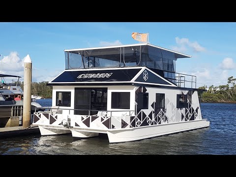 HOUSE BOAT VINYL WRAPPED - CUBISM - GOLD COAST, AUSTRALIA
