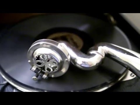 Carl Fenton and his Orchestra - "Love Is a Dreamer" (v/ Eddy Thomas)