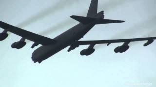 preview picture of video 'B 52 Stratofortress Flyby 三沢基地航空祭 2012'