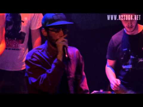 Johny Gumble e DJ Seth Beatoques / Top Dogs - "Perguntas" ao vivo no Teatro do Bairro, 19/07/2013