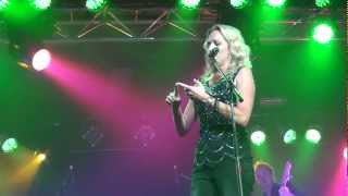 Beccy Cole & Chris E. Thomas - Girls Out Here