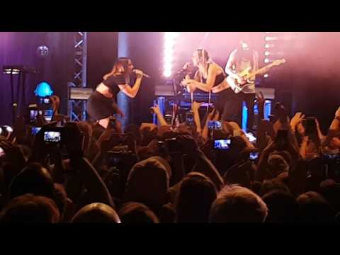 MØ features Melanie C during Say You'll Be There (CROWD LOSES THEIR SH*T)