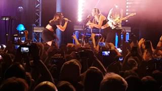 MØ features Melanie C during Say You&#39;ll Be There (CROWD LOSES THEIR SH*T)