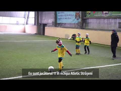 Singură pe terenul de fotbal