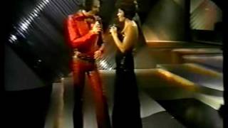 Neil Diamond e Shirley Bassey em "Play Me",segue Shirley Bassey,solo,em "Sing"