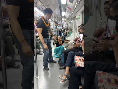 Ye kesi jabardasti hai 😅 | prank pra bhari 🫨 #fitpunom #youtubeshorts #delhimetro #funny