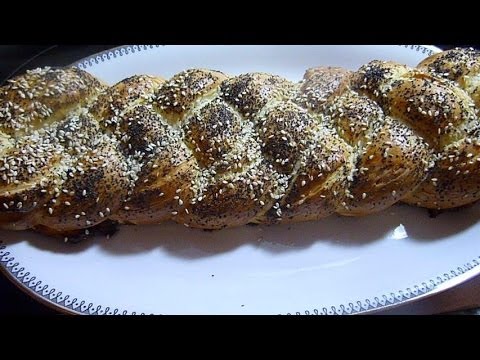 Osterzopf-Mayali hamurdan örgülü ekmek