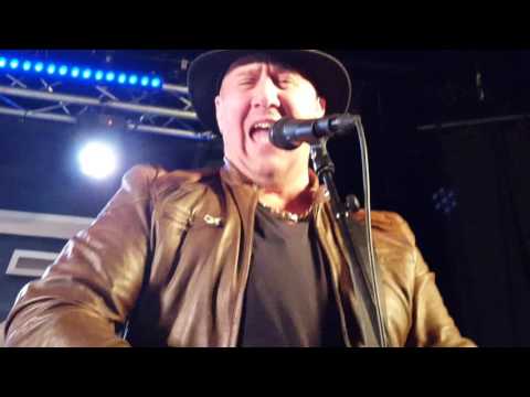 Förbannad Förlorad Och Förälskad - Donnez