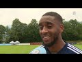 Leroy Fer in gesprek met RTV Rijnmond verslaggever Dennis van Eersel