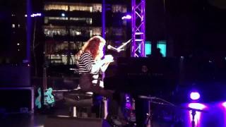 Regina Spektor - &quot;The Sword &amp; the Pen&quot; / &quot;On the Radio&quot; / &quot;Blue Lips&quot; (2011-03-09) - 3 of 4