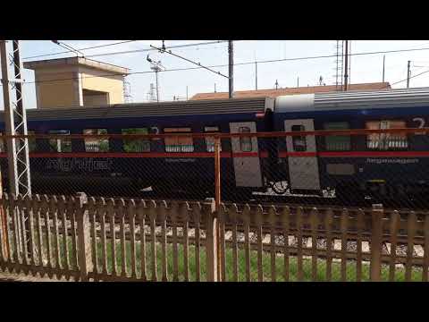 Doppia trazione simmetrica di E402B con carrozze OBB Nightjet in transito a Gallese in Teverina