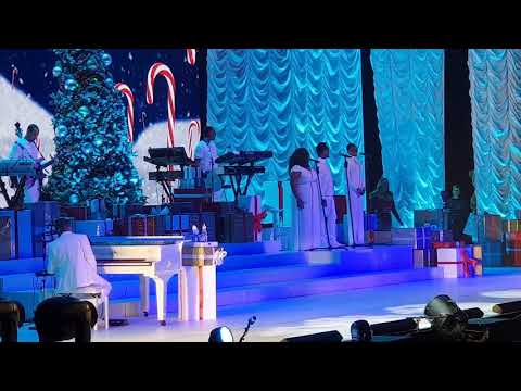 Mariah Carey - All I Want For Christmas Is You - Berlin 12/05/2018